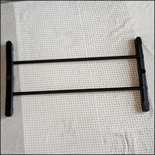 両方の脚に脚パイプを差し込む