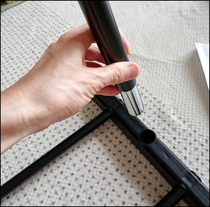 下部縦パイプを差し込む