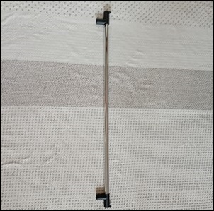 2箇所でハンガーパイプにポールキャップを差し込む