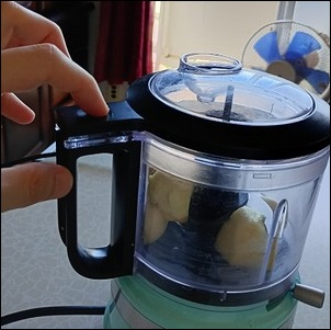 ブレード作動ボタン