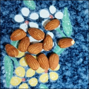 素焼きアーモンドの中身