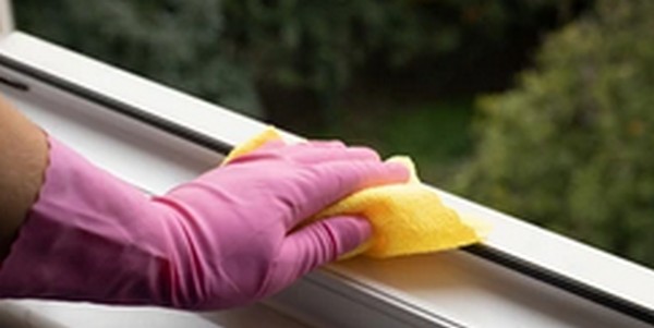 窓の動きが悪い！シリコンスプレーの潤滑効果でスムーズになるのか？