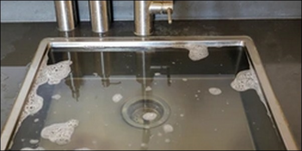 キッチン排水口詰まり解消！真空パイプクリーナーが大活躍した。
