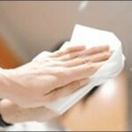鏡の水垢を取る方法!10分放置後、水洗いだけで完了【TV紹介】