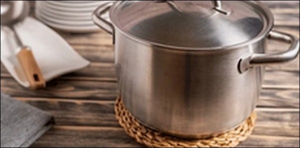 ミトン置き場所に困る人必見！鍋敷き兼用で張り付け式【TV紹介】